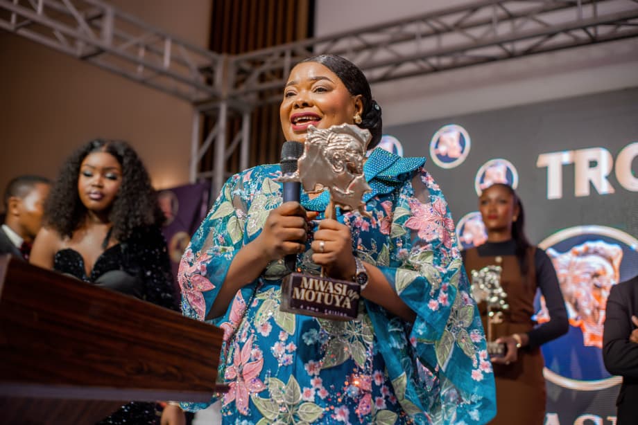 Norbertine Matanda rencontrant les jeunes de Lemba